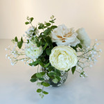 Jarrón con flor de tela en tonos blancos-detalle de flor-Rebolledo Floristas